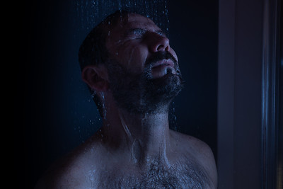homme sous la douche La fatigue